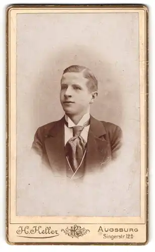 Fotografie H. Keller, Augsburg, Portrait Herr Georg Mauer im Anzug mit Krawatte