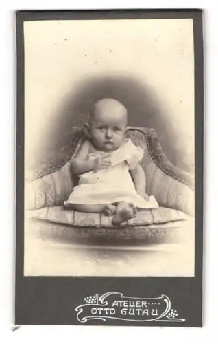Fotografie Otto Gutau, Berlin, niedliches kleines Mädchen Charlotte Petzold, 1906