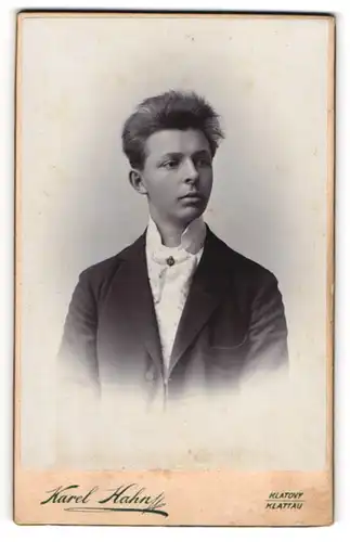 Fotografie Karel Hahn, Klattau, junger Knabe Honza im Anzug, 1899