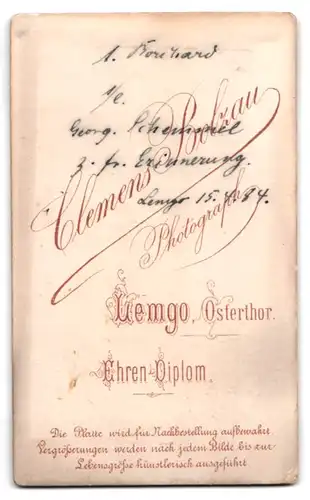 Fotografie Clemens Bolzau, Lemgo, junger Mann A. Borchard im Anzug, 1884