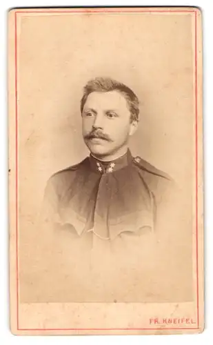 Fotografie Fr. Kneifel, Klattau, K. u. K. Soldat in Uniform mit Schnurrbart