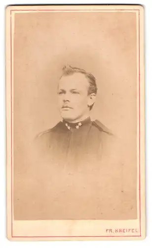 Fotografie Fr. Kneifel, Klattau, K. u. K.-Soldat mit zwei Sternen in Uniform