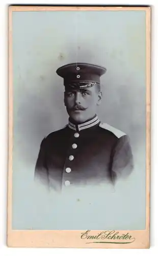 Fotografie Emil Schröter, Potsdam, Schloss-Strasse 1, Soldat in Garde-Uniform