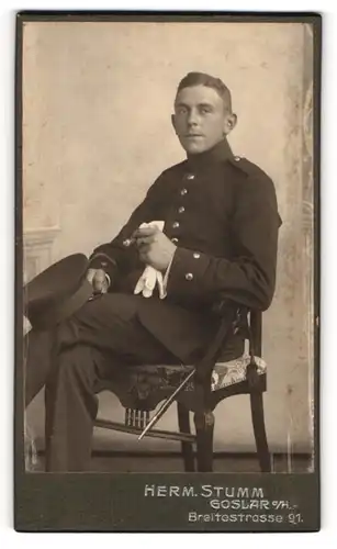 Fotografie Herm. Stumm, Goslar, Breitestrasse 91, Soldat des Rgt. 10 mit Bajonett und Portepee in Uniform
