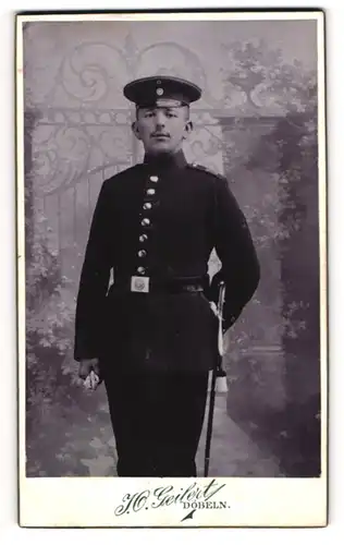 Fotografie J. O. Geilert, Döbeln, Schiesshausstrasse 15, Soldat in Uniform Rgt. 139 mit Bajonett und Portepee