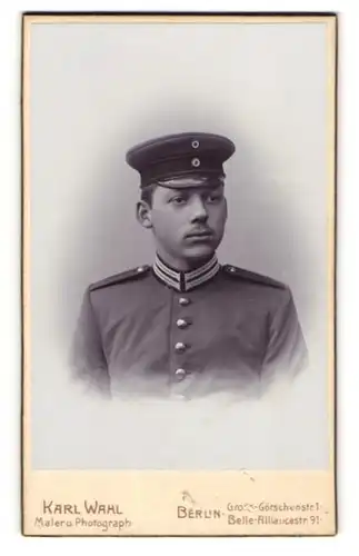 Fotografie Karl Wahl, Berlin, Grossgörschenstrasse 1, Soldat in Gardeuniform Eisenbahnregiment