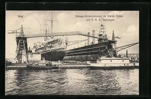 AK Kiel, Riesen-Schwimmdock im Kieler Hafen mit Kriegsschiff S. M. S. Thüringen