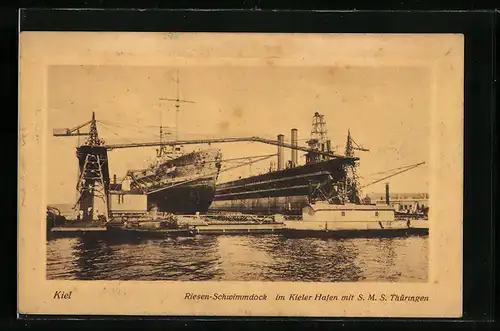 AK Kiel, Riesen-Schwimmdock im Hafen mit S. M. S. Thüringen