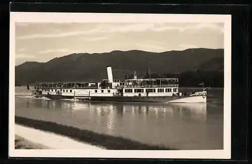 AK Dampfer Johann Strauss im Wasser