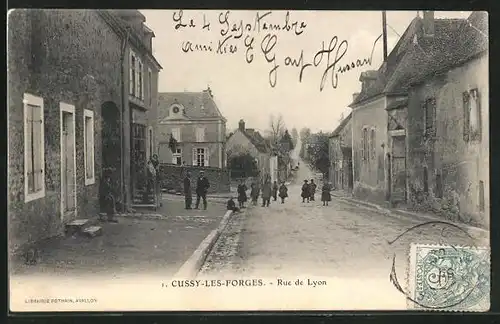 AK Cussy-les-Forges, Rue de Lyon, Kinder auf der Strasse