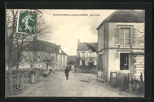 AK Fontaine-la-Gaillarde, Une Rue avec Maisons