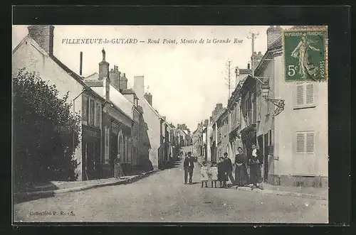AK Villeneuve-la-Guyard, Rond Point, Montée de la Grande Rue