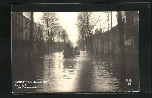 AK Ivry-Port, Indondations 1920, Une Rue inondée, Strassenpartie bei Hochwasser