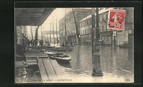 AK Alfortville, Crue de la Seine, Strassenpartie bei Hochwasser