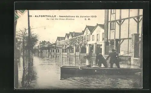 AK Alfortville, Inondations 1910, La rue des Deux-Moulins, Strassenpartie bei Hochwasser