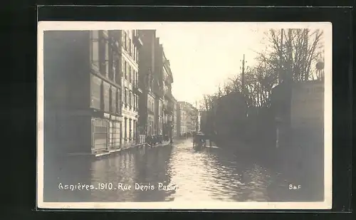 AK Asnières, Inondations 1910, Rue Denis Papin, Strassenpartie bei Hochwasser