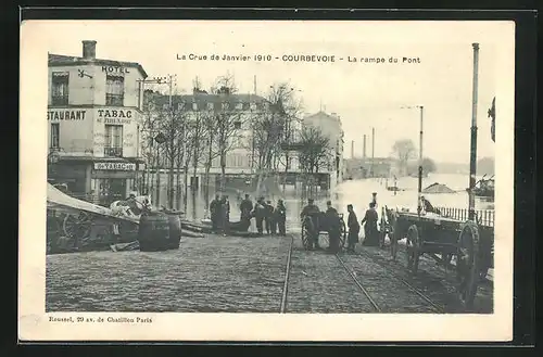 AK Courbevoie, La Crue de Janvier 1910, la rampe du Pont, Hochwasser