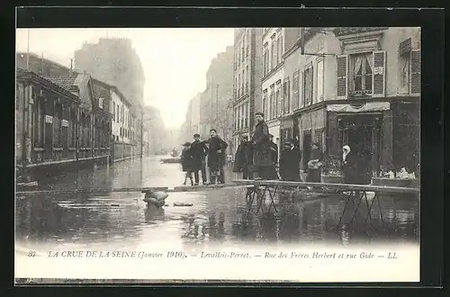 AK Levallois-Perret, La Crue de la Seine 1910, Rue des Frères Herbert et rue Gide, Hochwasser