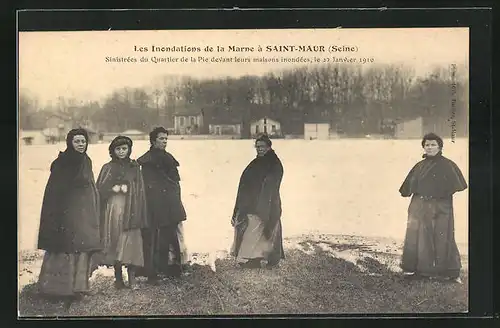 AK Saint-Maur, Les Inondations de la Marne 1910, Sinistrées du Quartier de la Pie devant leurs maisons, Hochwasser