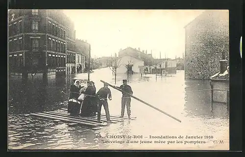 AK Choisy-le-Roi, Inondations de Janvier 1910, Sauvetage d`une jeune mère par les pompiers, Hochwasser