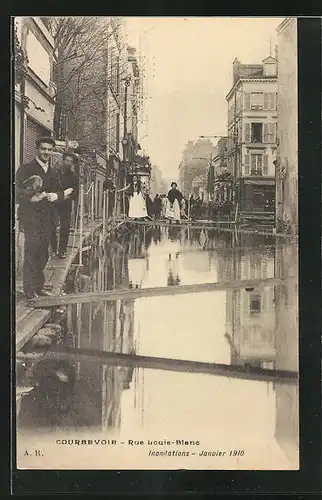 AK Courbevoie, Rue Louis-Blanc beim Hochwasser