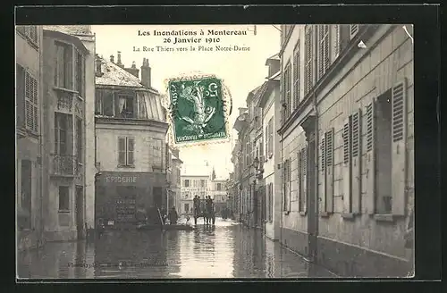 AK Montereau, Le Rue Thiers vers la Place Notré-Dame beim Hochwasser