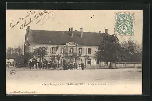 AK La Ferté-Loupière, La sortie de l`École
