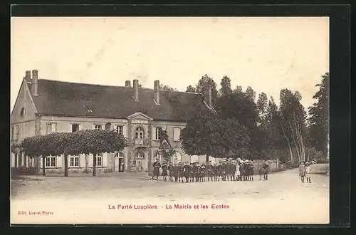 AK La Ferté-Loupière, La Mairie et les Écoles
