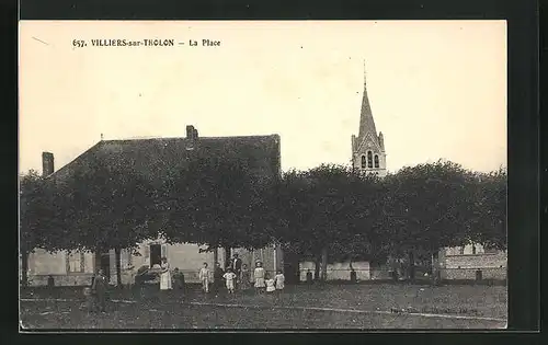 AK Villiers-sur-Tholon, La Place
