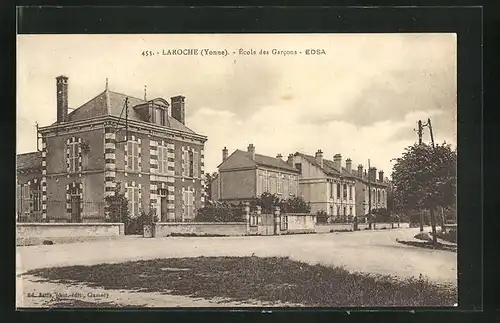 AK Laroche, Ecole des Garcon