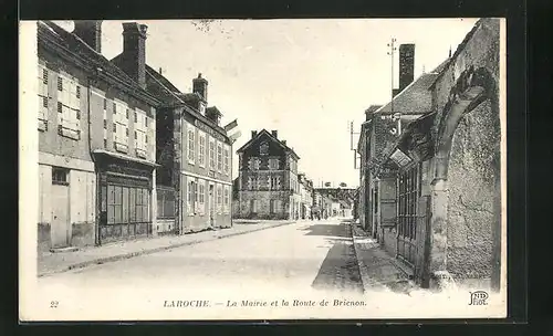 AK Laroche, La Mairie et la Route de Brienon