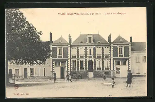 AK Villeneuve-l`Archeveque, L`Ecole des Garcons