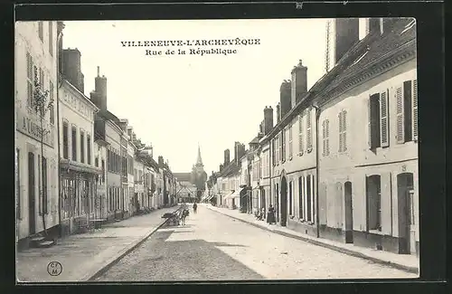 AK Villeneuve-l`Archeveque, Rue de la Republique