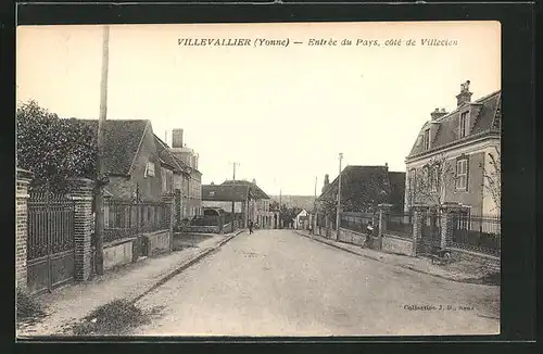 AK Villevallier, Rue et entree du pays