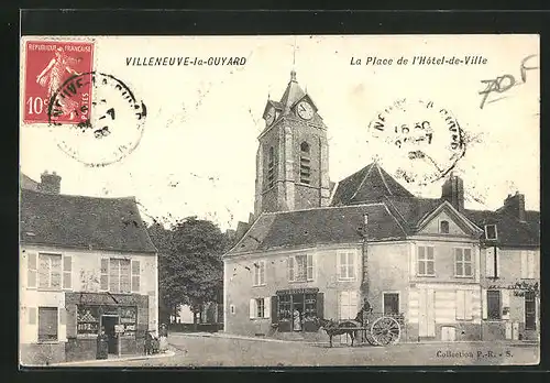 AK Villeneuve-la-Guyard, la Place de l'Hotel-de-Ville