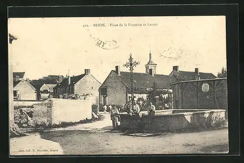 AK Brion, Place de la Fontaine et Lavoir
