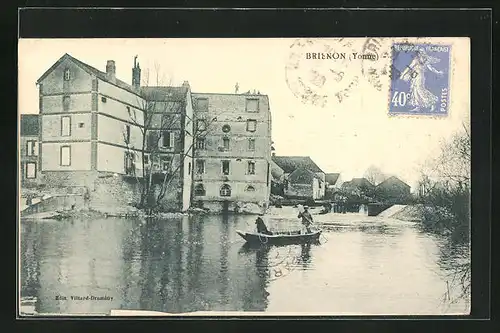 AK Brienon, Ortsansicht mit Flusspartie und Boot