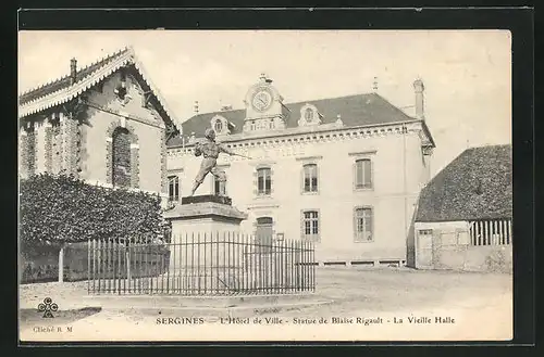 AK Sergines, L`Hôtel de Ville, Statue de Blaise Rigault, La Vieille Halle
