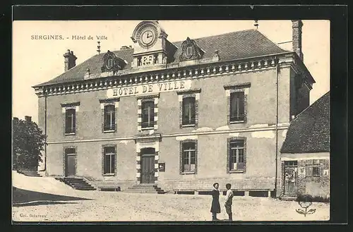AK Sergines, Hôtel de Ville