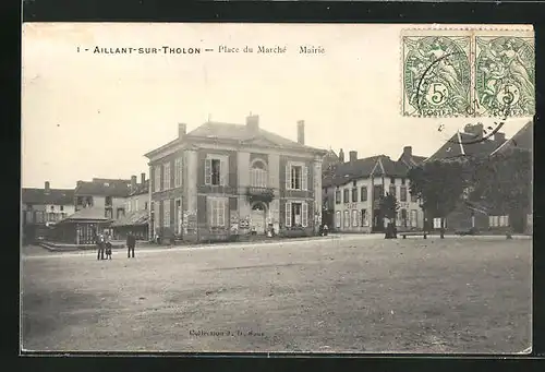 AK Aillant-sur-Tholon, Place du Marché, la Mairie