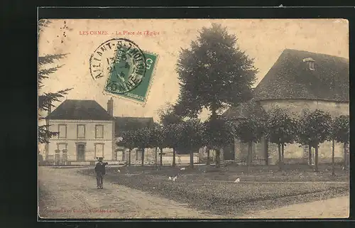 AK Les Ormes, La Place de l`Eglise, Ortspartie