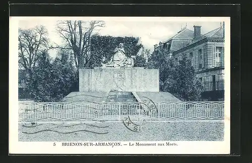 AK Brienon-sur-Armancon, Le Monument aux Morts