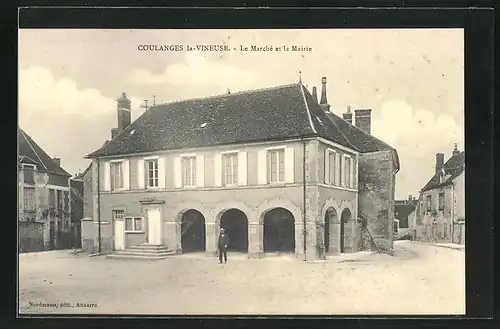 AK Coulanges-la-Vineuse, le Marché et la Mairie