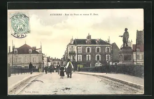 AK Auxerre, Rue du Pont et statue P. Bert