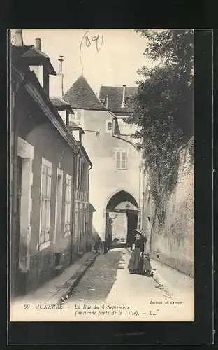 AK Auxerre, La Rue du 4-Septembre, Ancienne porte de la Ville