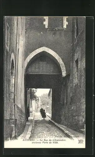 AK Auxerre, La Rue du 4-Septembre, Ancienne porte de la Ville