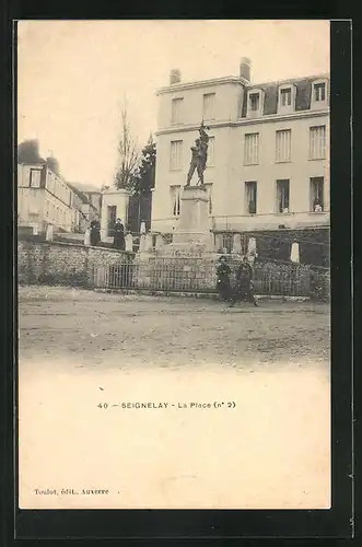 AK Seignelay, Monument et la Place