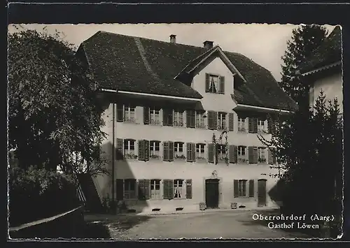 AK Oberrohrdorf, Gasthof Löwen mit Strasse und Aussentreppe