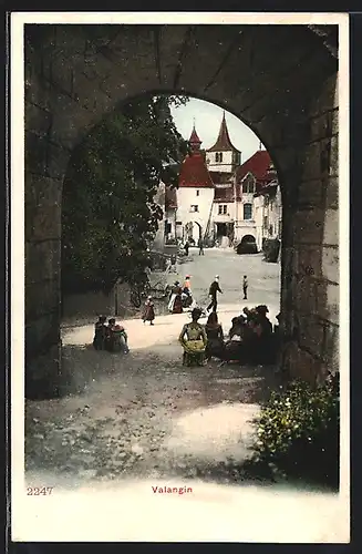 AK Valangin, Tordurchblick in eine Strasse