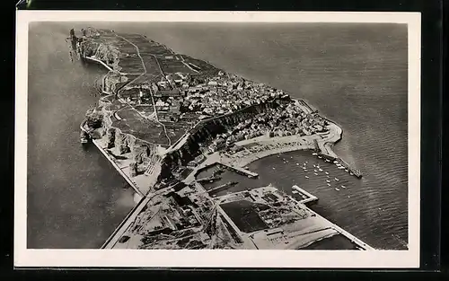 AK Helgoland, Ortsansicht mit Booten vom Flugzeug aus, Fotograf F. Schensky
